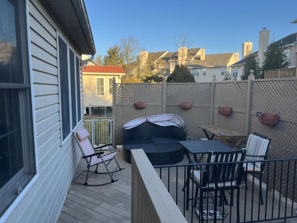Villa Location! House With Office, Gym, More-cherry Hill *